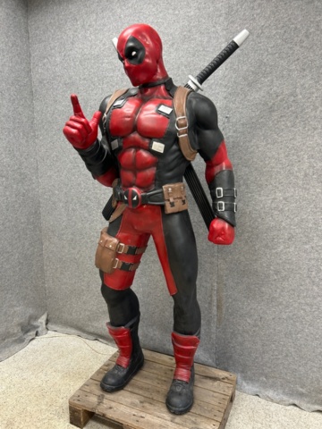 1436349-3 Statue approx. 190 cm high - “Deadpool”