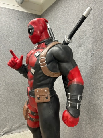 1436349-6 Statue approx. 190 cm high - “Deadpool”