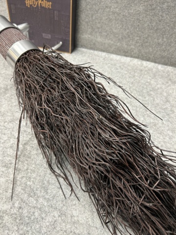 1436350-4 Broom - Harry Potter