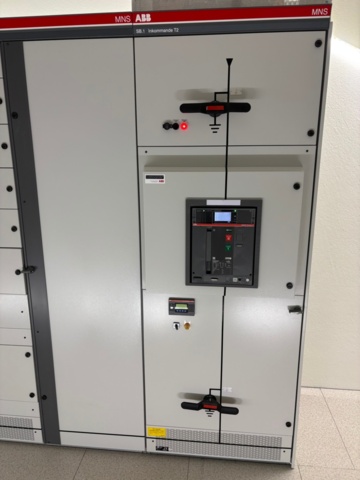 1404682-11 Medium voltage switchgear - ABB SafeRing Air / SafePlus Air, Modular housing