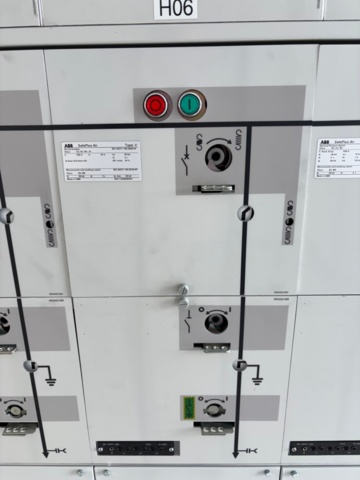 1404682-32 Medium voltage switchgear - ABB SafeRing Air / SafePlus Air, Modular housing