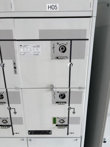 1404682-33 Medium voltage switchgear - ABB SafeRing Air / SafePlus Air, Modular housing