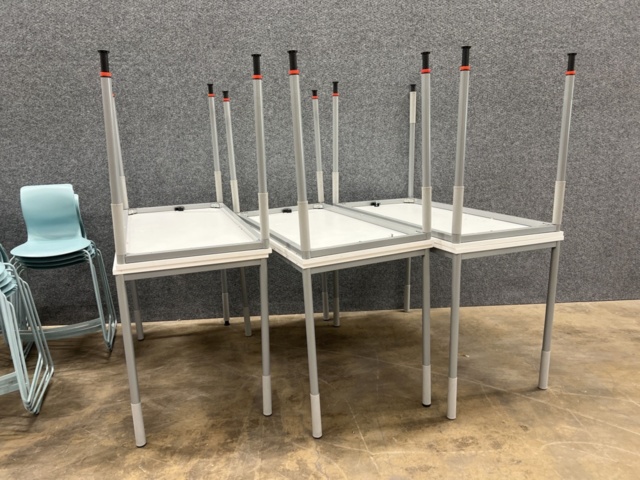 1492077-5 30 Kinnarps tables & 10 chairs