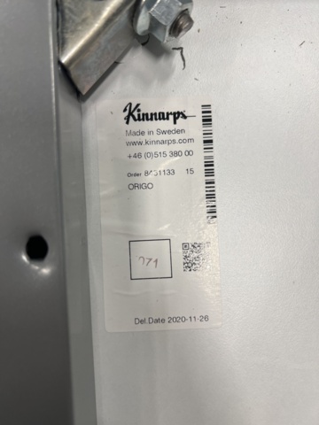 1492077-7 30 Kinnarps tables & 10 chairs