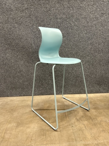 1492077-9 30 Kinnarps tables & 10 chairs