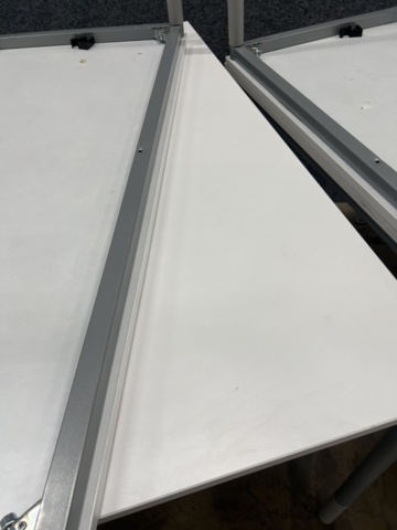 1492077-18 30 Kinnarps tables & 10 chairs