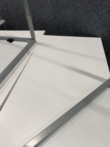 1492077-19 30 Kinnarps tables & 10 chairs