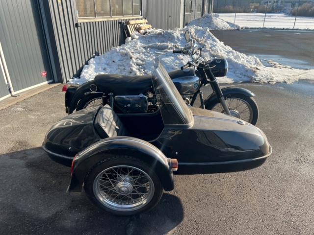 1384779-7 Motorcykel med sidovagn - AJS Model 30 -1957