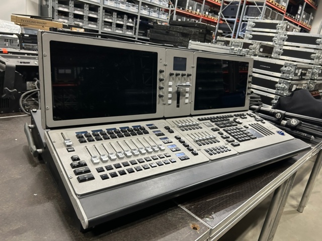 1486329-9 Light table with dual displays and case - Martin M6 Controller