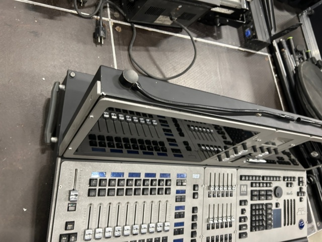 1486329-11 Light table with dual displays and case - Martin M6 Controller