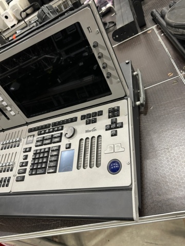 1486329-13 Light table with dual displays and case - Martin M6 Controller