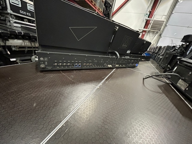 1486329-16 Light table with dual displays and case - Martin M6 Controller