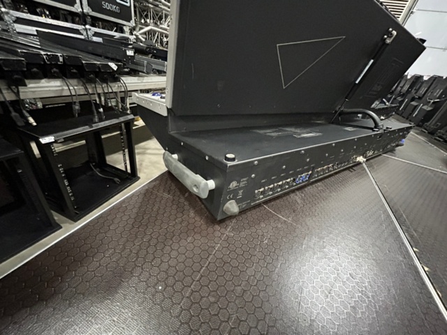 1486329-17 Light table with dual displays and case - Martin M6 Controller