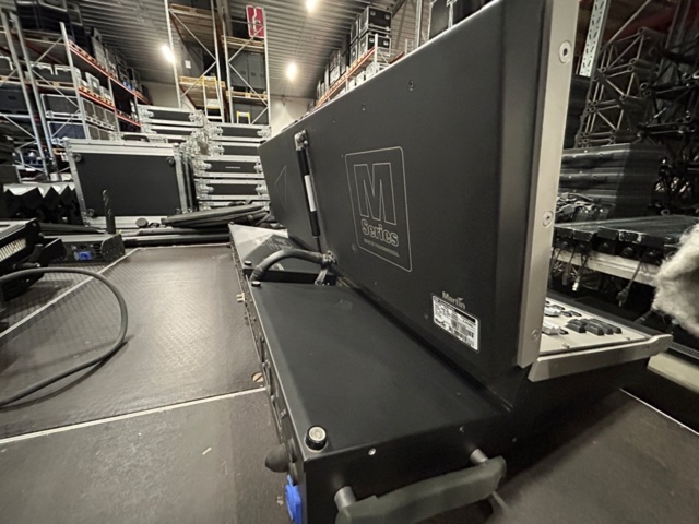 1486329-19 Light table with dual displays and case - Martin M6 Controller