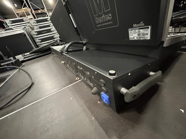 1486329-20 Light table with dual displays and case - Martin M6 Controller