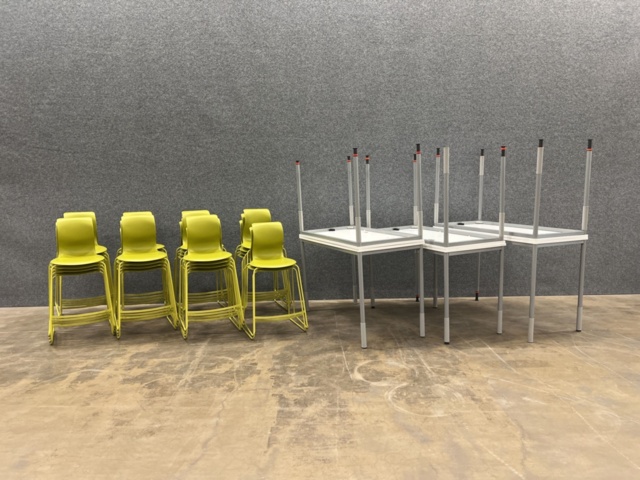 1492078-1 30 Kinnarps tables & 10 chairs