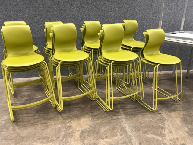 1492078-2 30 Kinnarps tables & 10 chairs