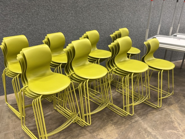 1492078-3 30 Kinnarps tables & 10 chairs