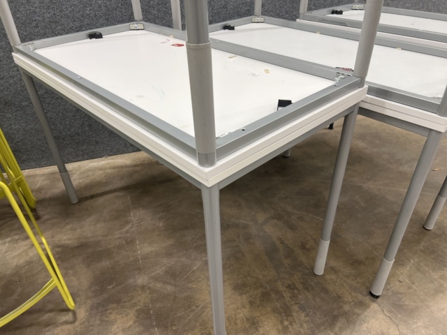 1492078-5 30 Kinnarps tables & 10 chairs