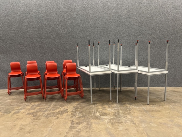 1492079-1 30 Kinnarps tables & 10 chairs