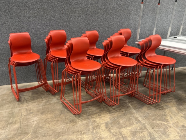 1492079-2 30 Kinnarps tables & 10 chairs