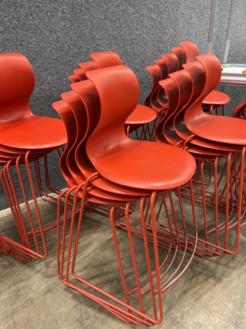 1492079-3 30 Kinnarps tables & 10 chairs