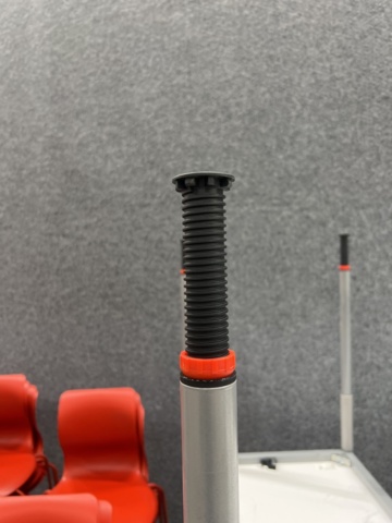 1492079-6 30 Kinnarps tables & 10 chairs