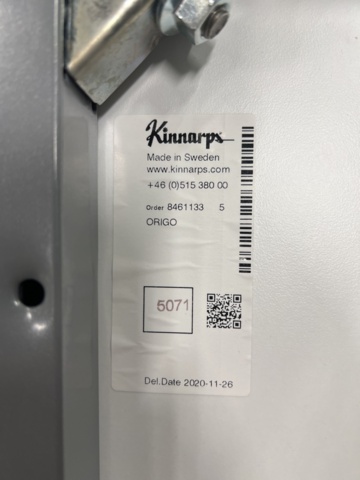 1492079-7 30 Kinnarps tables & 10 chairs