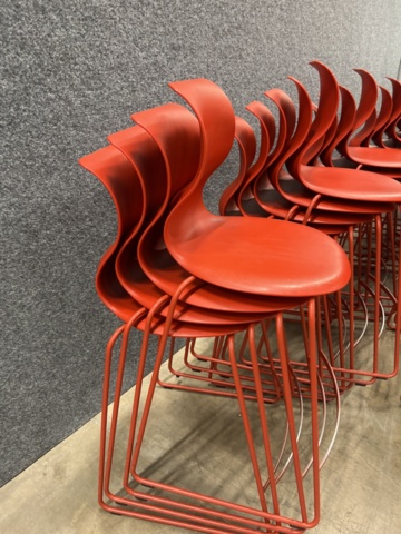 1492079-9 30 Kinnarps tables & 10 chairs