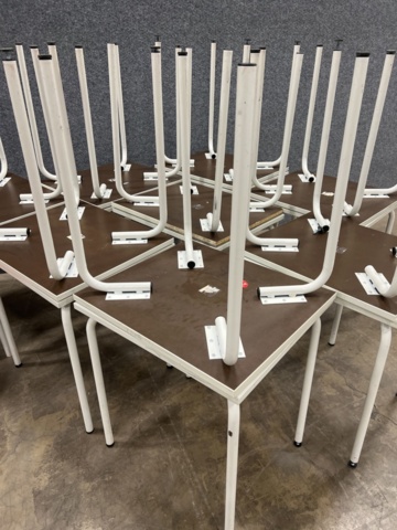 1492080-5 29 Tables & 29 Chairs