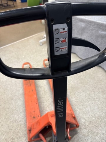 1436158-3 Palldragare ca 2300 kg - BT Lifter Standard