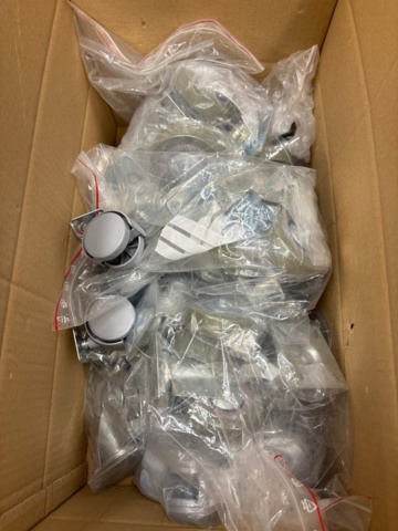 1436159-5 Samling med skyltdockor med stativ