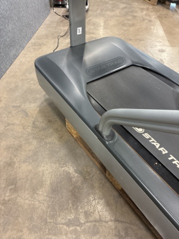 1492152-29 Treadmill, Star Trac