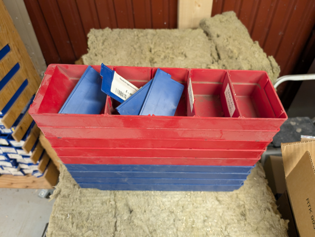 1408021-9 Lot of plastic storage boxes - approx. 2 pallets - mixed models