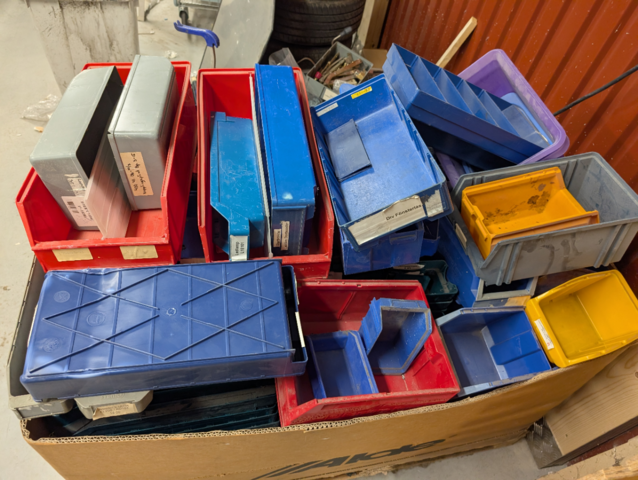 1408021-1 Lot of plastic storage boxes - approx. 2 pallets - mixed models