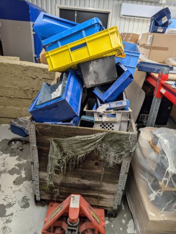 1408021-5 Lot of plastic storage boxes - approx. 2 pallets - mixed models