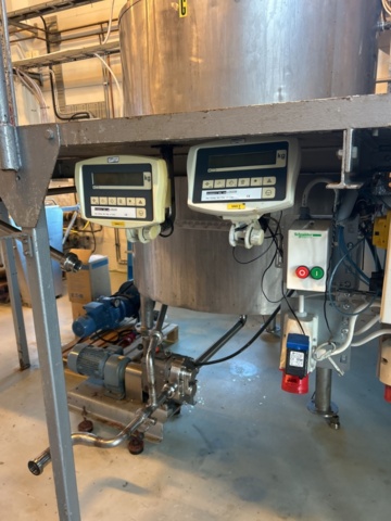 1492841-4 Jacketed tanks