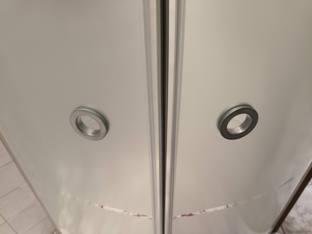 1401331-4 Duschvägg med Tidy hylla och handdukstork