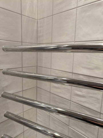 1401331-10 Duschvägg med Tidy hylla och handdukstork