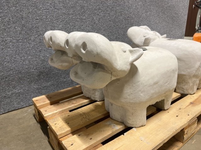 1469600-3 Post holders 3 pcs in the shape of hippos
