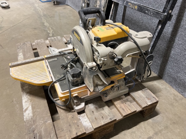 1469610-4 Miter saw with stand - DeWALT D24000-QS