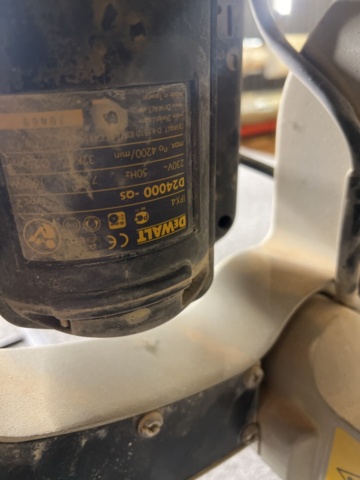 1469610-8 Miter saw with stand - DeWALT D24000-QS