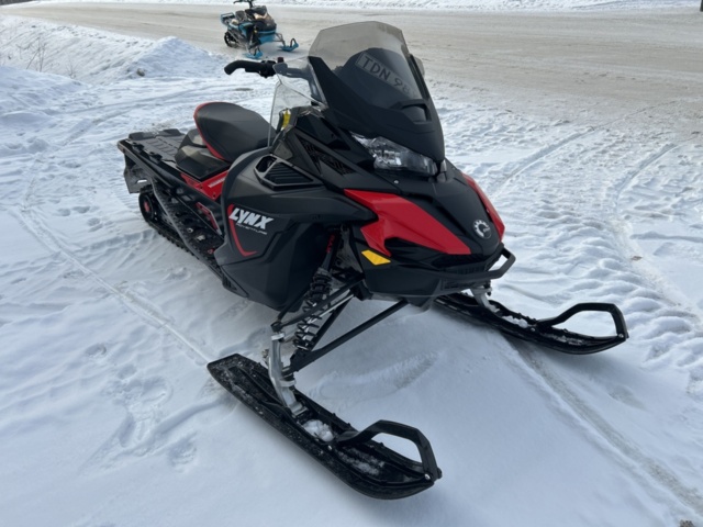 1435710-3 Snöskoter Lynx Adventure 3700 600 ACE -2024