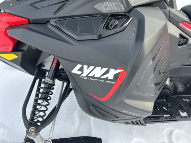 1435710-11 Snöskoter Lynx Adventure 3700 600 ACE -2024