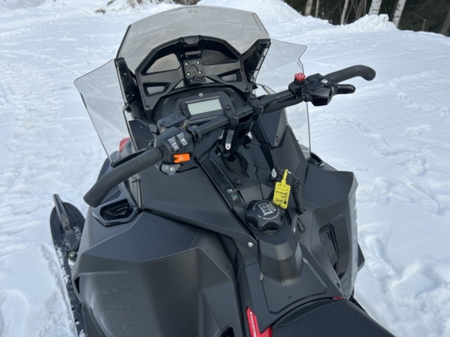 1435710-22 Snöskoter Lynx Adventure 3700 600 ACE -2024