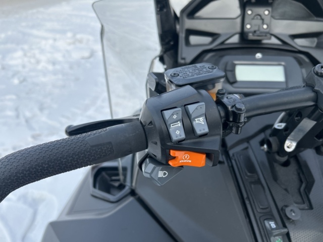 1435710-23 Snöskoter Lynx Adventure 3700 600 ACE -2024