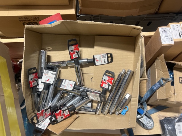 1469614-46 Blandade byggtillbehör