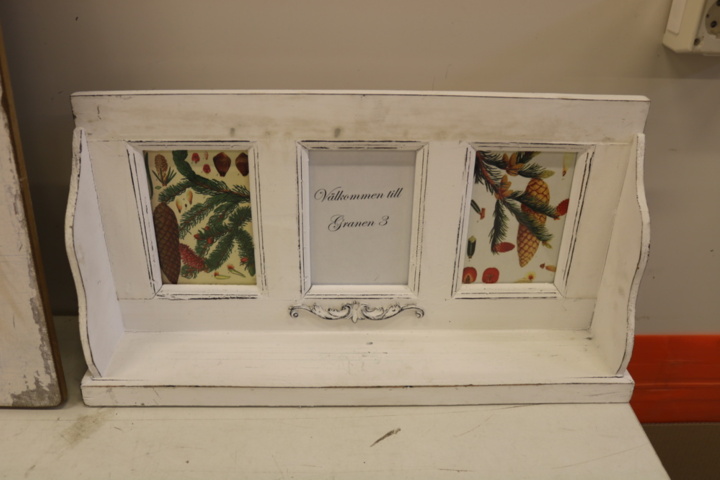 1416811-6 Paintings in "wood"