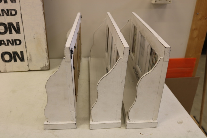 1416811-7 Paintings in "wood"