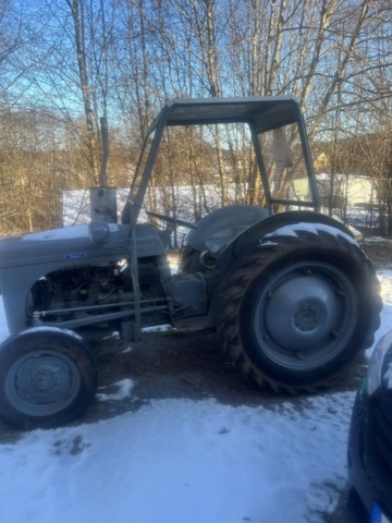 1351400-2 Traktor - Ferguson (Reparationsobjekt)